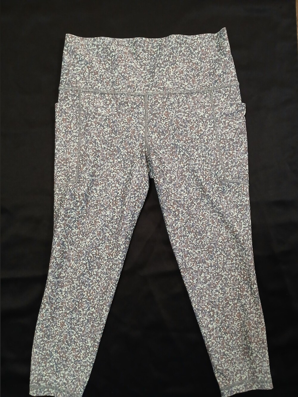 Athleta Salutation Stash High Rise 7/8 Leggings M Medium Camo Abstract Print